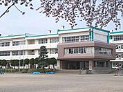 坂戸市立桜小学校まで640m