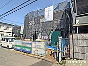 お住まいの駐車場には並列で2台を停めることができます。出入りも快適で効率的にスペースを使えます。