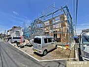 坂戸市仲町に佇む全6棟の新築分譲住宅。現在木工事の最中です。工事が進むにつれて、2WICにパントリーの付いた収納豊富な3LDKの間取りが完成していきます。