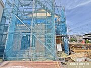 国が定めた住宅性能評価制度の6項目で最も高い等級を取得した新築分譲住宅全6棟。6号棟は基礎が完成し、木工事が始まりました。