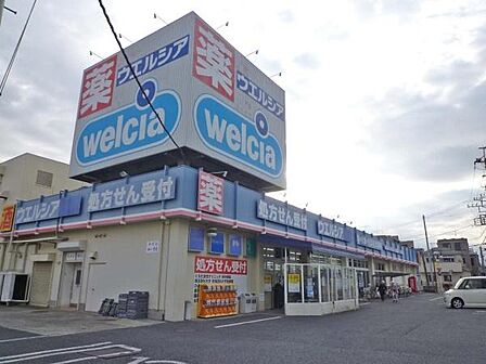 ウエルシア富士見鶴瀬東店まで240m