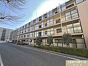 東武東上線「若葉」駅徒歩5分。周辺にはスーパーなどの商業施設に加え、教育機関も充実。子育て世帯にも嬉しい、便利で安心な住環境が整っています。