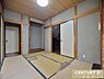 和室：【1階　和室6帖】床の間を備えた和室。くつろぎの場としてはもちろん、来客用の客間や子どもの遊び場としても活躍！