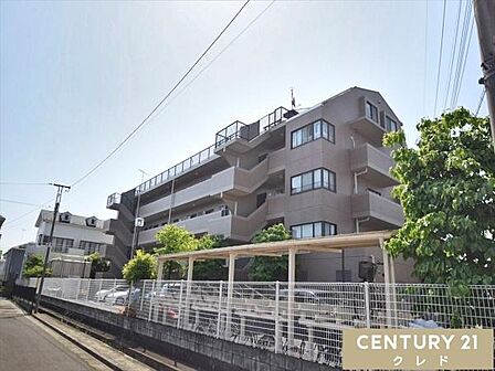 JR川越線「南古谷」駅徒歩5分で、通勤通学にも便利な好立地。近隣には教育機関や商業施設も充実しており、子育て家族にもオススメの住環境です。