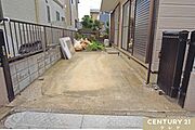 敷地内にはちょっとしたお庭付き。植物を育てたり、花を植えたり、日々の生活に彩りを与えてくれます。