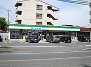 ファミリーマート坂戸駅南けやき通り店まで880m