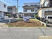 ただいま土地の造成中です。建物を建てる前にしっかりと地盤の調査を行い、必要に応じて地盤改良を行います。