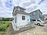 敷地内に2～3台駐車可能なカースペース付き（車種による）毎日の通勤やお子様の送り迎えなど、車移動がメインの方にも嬉しいですね。