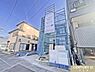 その他：次の段階では雨風から建物を守る屋根や外壁の施工を行います。外壁の施工や塗装を行った後、建物の外観を仕上げます。