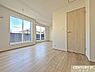 子供部屋：【洋室5.25帖+6帖】計11.25帖の洋室は主寝室としても大活躍。3面採光で明るさをしっかり確保し、換気もしやすく過ごしやすいお部屋となっています。