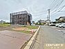 その他：57坪のゆとりある敷地。並列2台駐車可能なカースペースに加え、家庭菜園も楽しめる広々とした庭付きの4LDKです。
