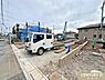 その他：道路から一歩奥まった旗竿地は、玄関を出てすぐに道路がないため、小さなお子さまのいるご家庭にも配慮された住環境です。