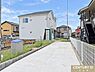 その他：道路から一歩奥まった旗竿地。玄関を出てすぐに道路がないため、小さなお子さまのいるご家庭にも嬉しい住環境です。