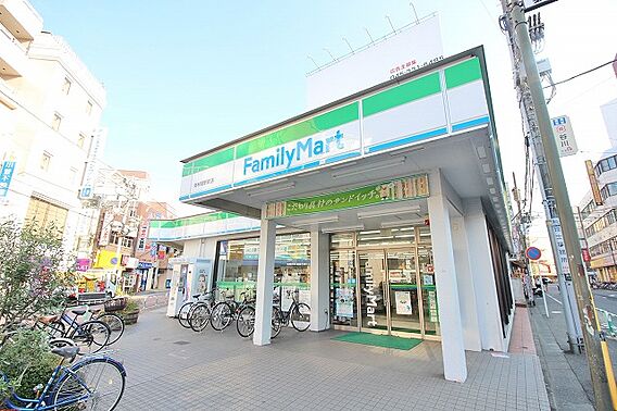 ファミリーマー...
