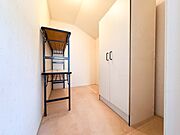 輸入住宅×注文建築こだわりの邸宅。バス停目の前の利便性に優れた好立地。是非一度ご見学ください！