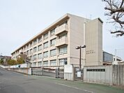 厚木市立依知中学校　距離約1300m
