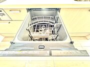 ビルトイン式食洗機を標準完備した、機能性に優れたシステムキッチン