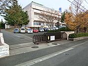横浜市立中川西中学校　距離約1500m
