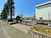 相模原市立上鶴間小学校　距離約650m