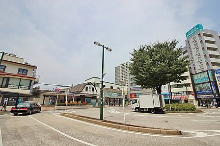 小田急小田原線「向ヶ丘遊園」駅 距離約240m