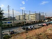 横浜市立東山田中学校　距離約660m