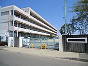町田市立金井中学校　距離約1600m