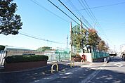 大和市立南林間中学校　距離約650m