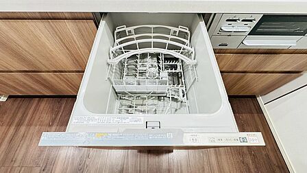 食洗機つきのシステムキッチン。毎日の家事に便利をプラスします