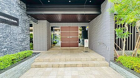 オシャレな雰囲気のエントランスはお客様も呼びたくなりますね
