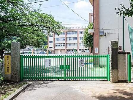 稲城市立稲城第三小学校まで約850m