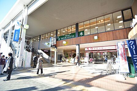 小田急小田原線「玉川学園前」駅まで約720m