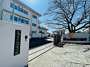 八王子市立石川中学校　距離約1100m
