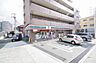 周辺：セブンイレブン　多摩関戸5丁目店　距離約700m