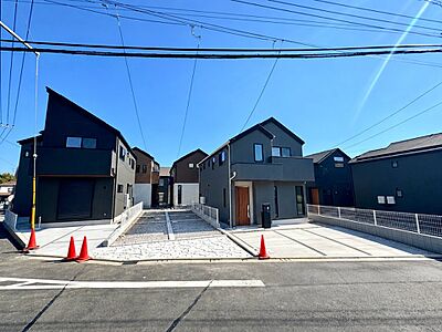 外観:道路に面した戸建て住宅の外観 外観:道路に面した戸建て住宅の外観