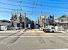 外観：道路沿いに建つ住宅の外観