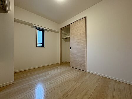 おしゃれなアイランドキッチン♪収納も◎エントランス横がコンビニです★