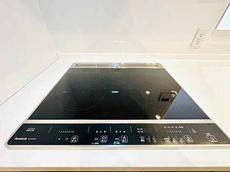 IHクッキングヒーターと操作パネル