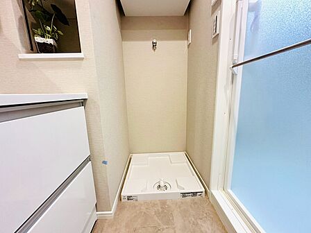 洗濯機設置スペースがあるシンプルな脱衣所