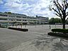 周辺：町田市立鶴川中央小学校　距離約1300m