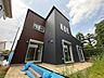 外観：黒い外壁の二階建て住宅の外観です
