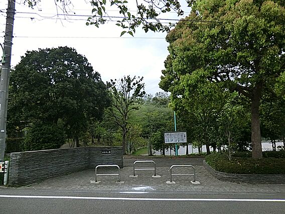 山王塚公園　距...