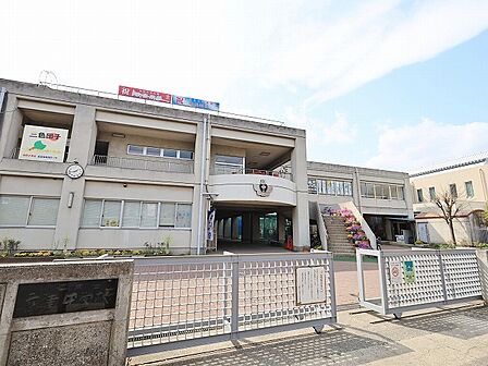 川崎市立高津中学校 距離約1340m