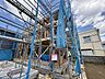 外観：建築中の住宅外観の様子足場が組まれている段階です
