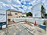 その他：建築中の住宅の基礎工事が写っています