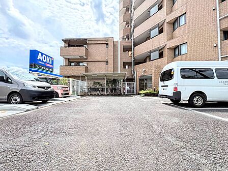 マンション下にある駐車場