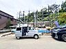 外観：建築中の住宅現場と隣の車両が映る外観