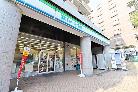 ファミリーマート 市が尾駅前店 距離約450m