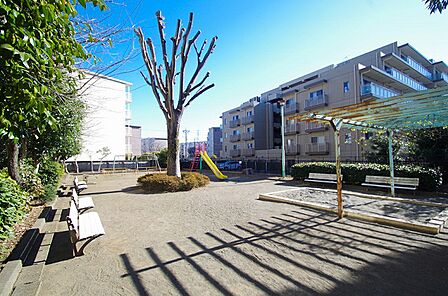 バラ山公園 距離約150m