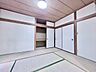 和室：和室の畳と押入れがある室内の様子です