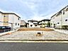 外観：住宅地の更地で、周囲に住宅が建ち並ぶ土地の様子です